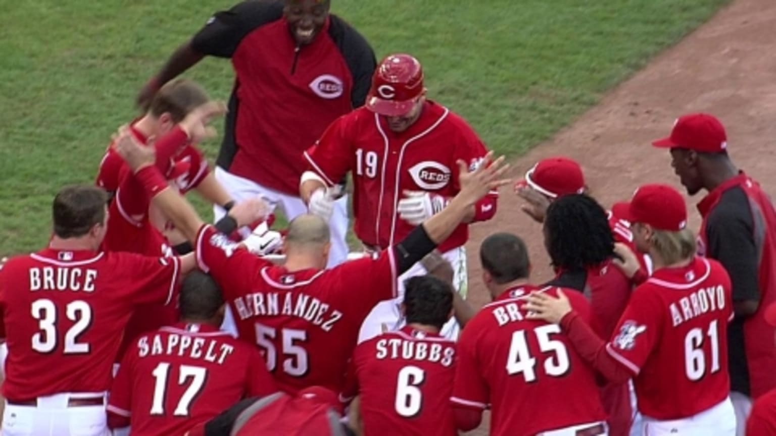 Votto, Bell ejected in heated scene; Padres fan also tossed