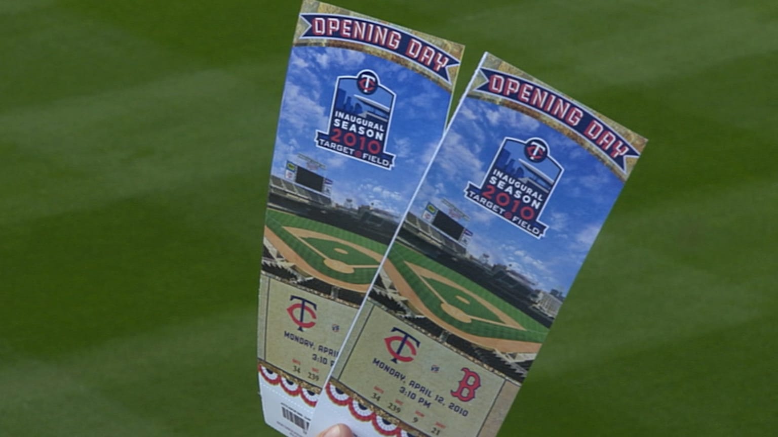 Twins play first game at Target Field, beat Red Sox | 04/12/2010 ...
