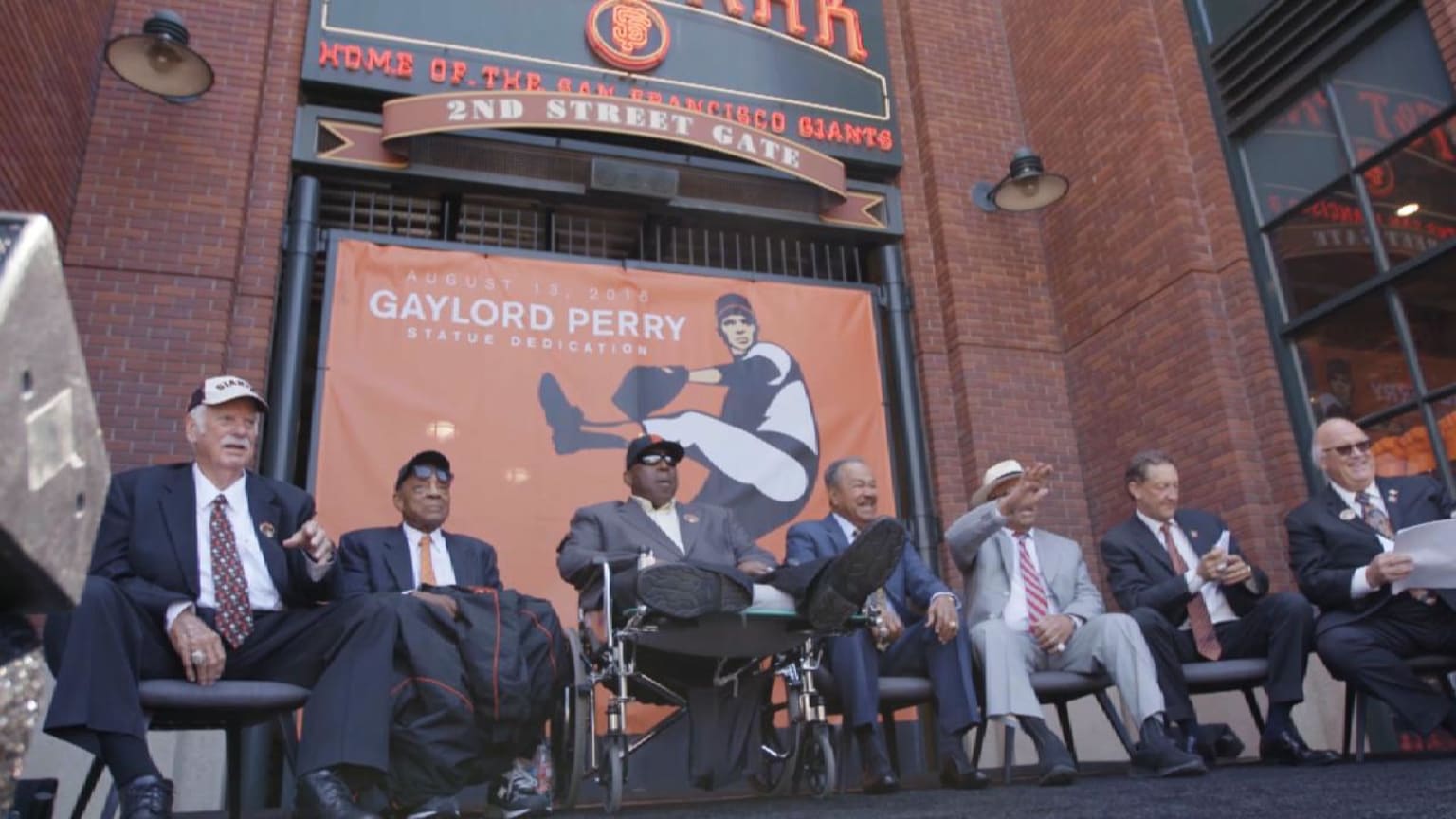Short Feature: Perry Statue | 08/31/2016 | San Francisco Giants