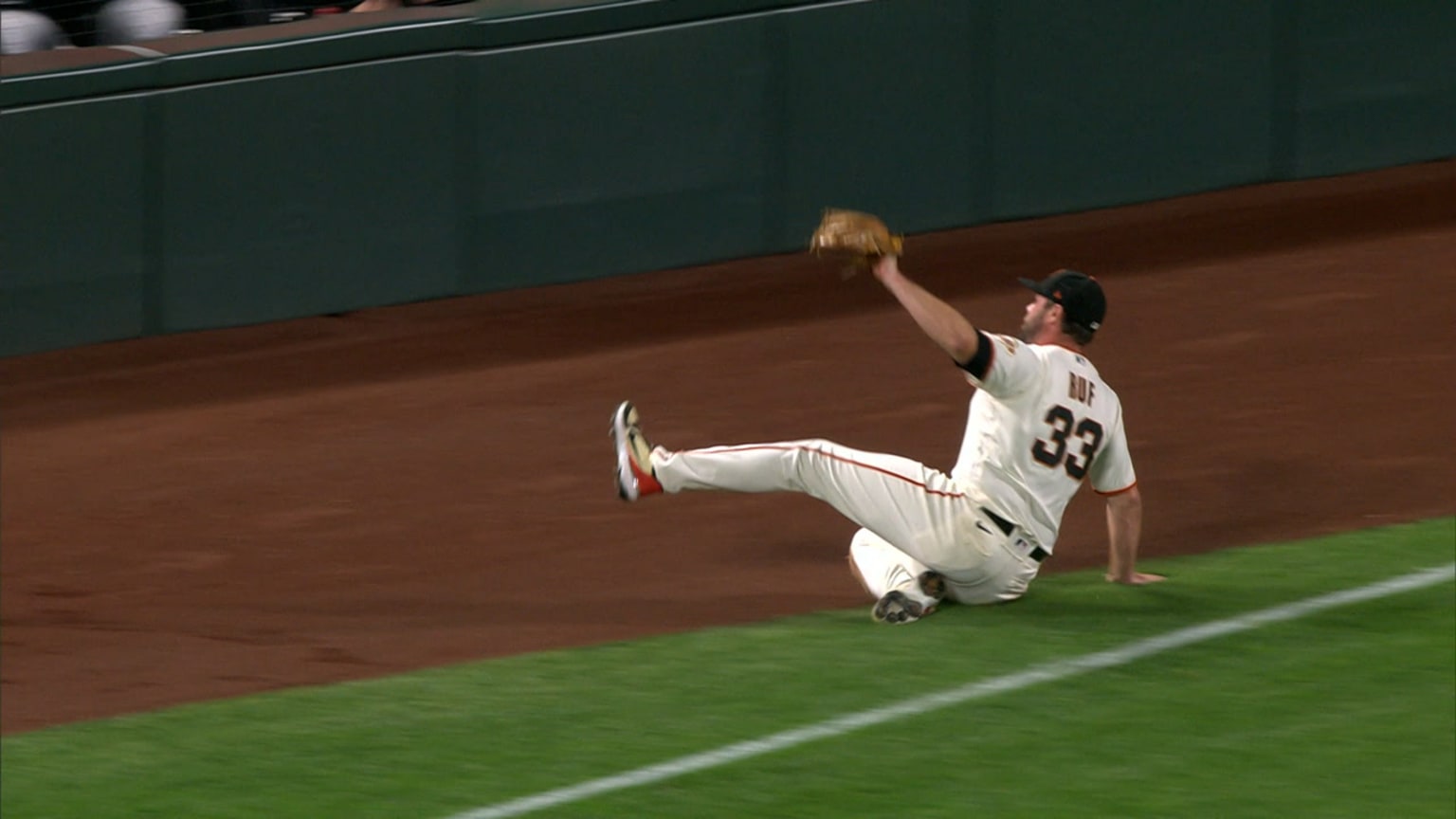 Darin Ruf makes a sliding catch in the 4th inning | 09/30/2021 ...