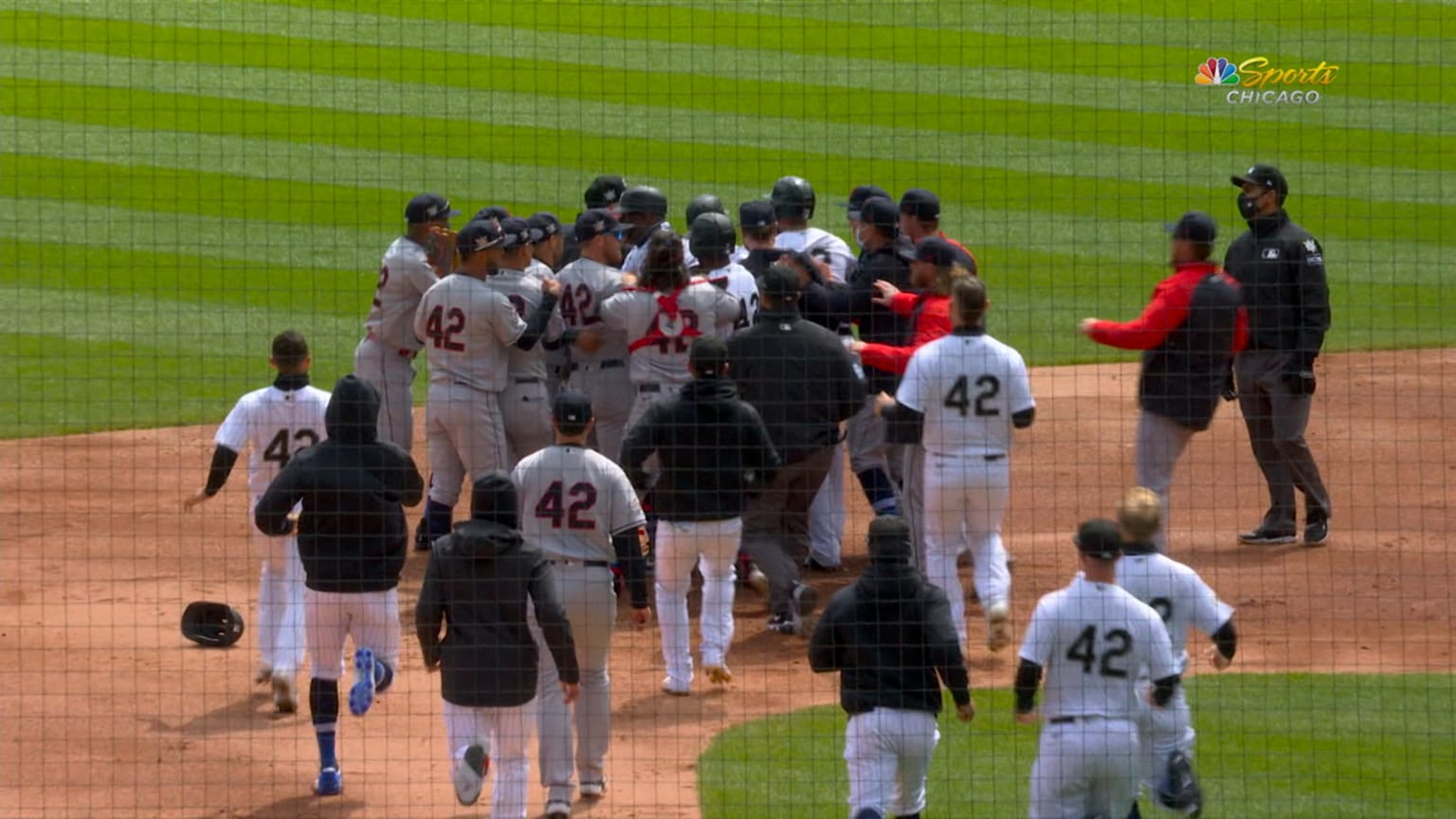 Eaton called out, benches clear 04/15/2021 Chicago White Sox
