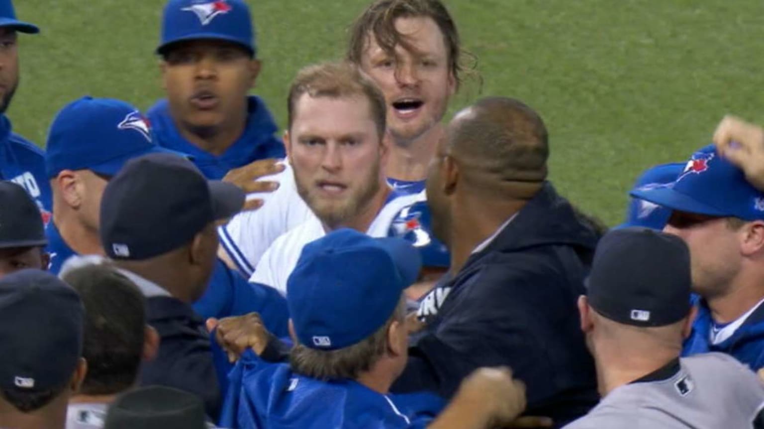 Benches clear in Toronto 09/26/2016 Toronto Blue Jays