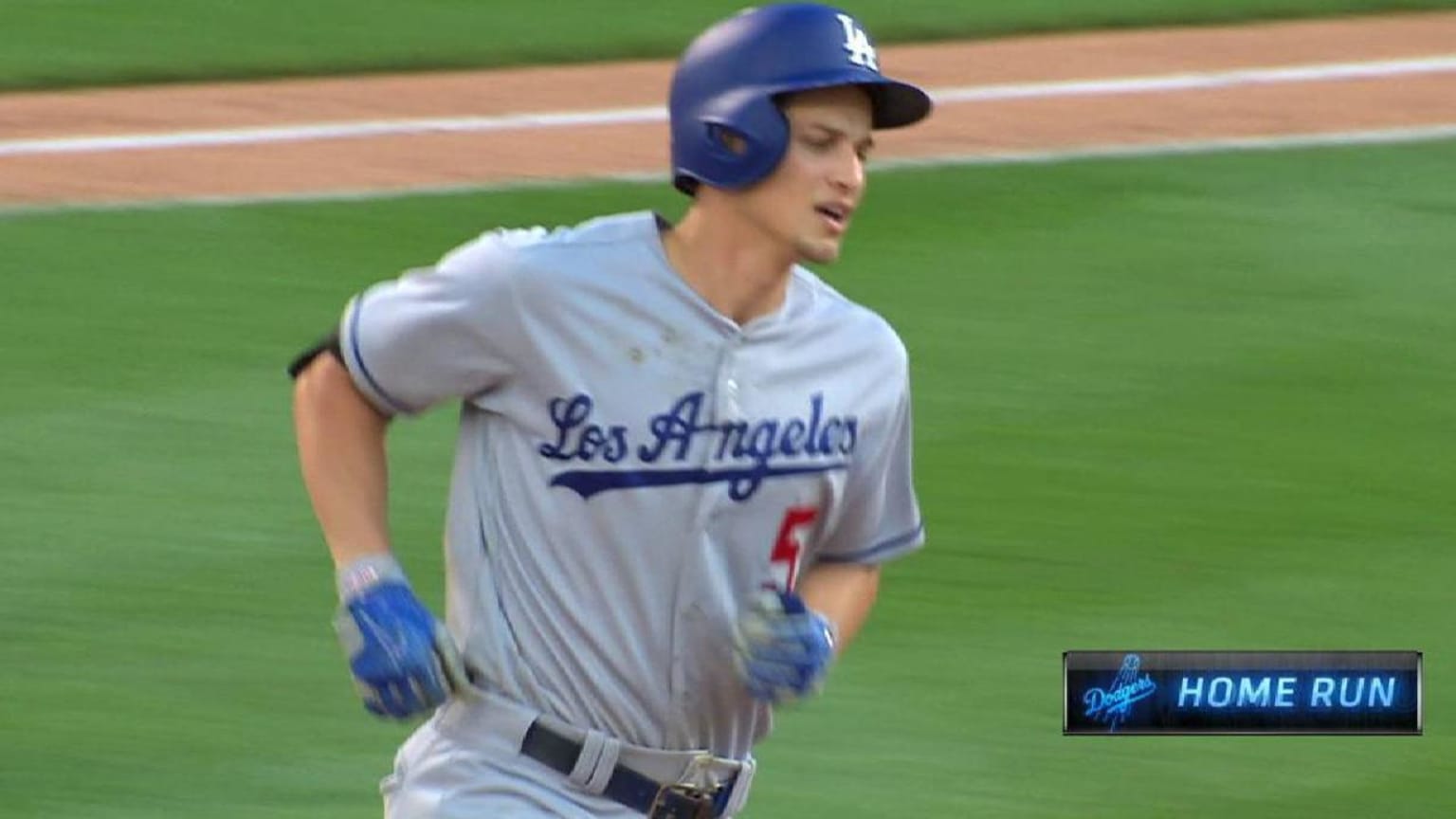WS2017 Gm2: Seager smashes a go-ahead two-run homer in the 6th