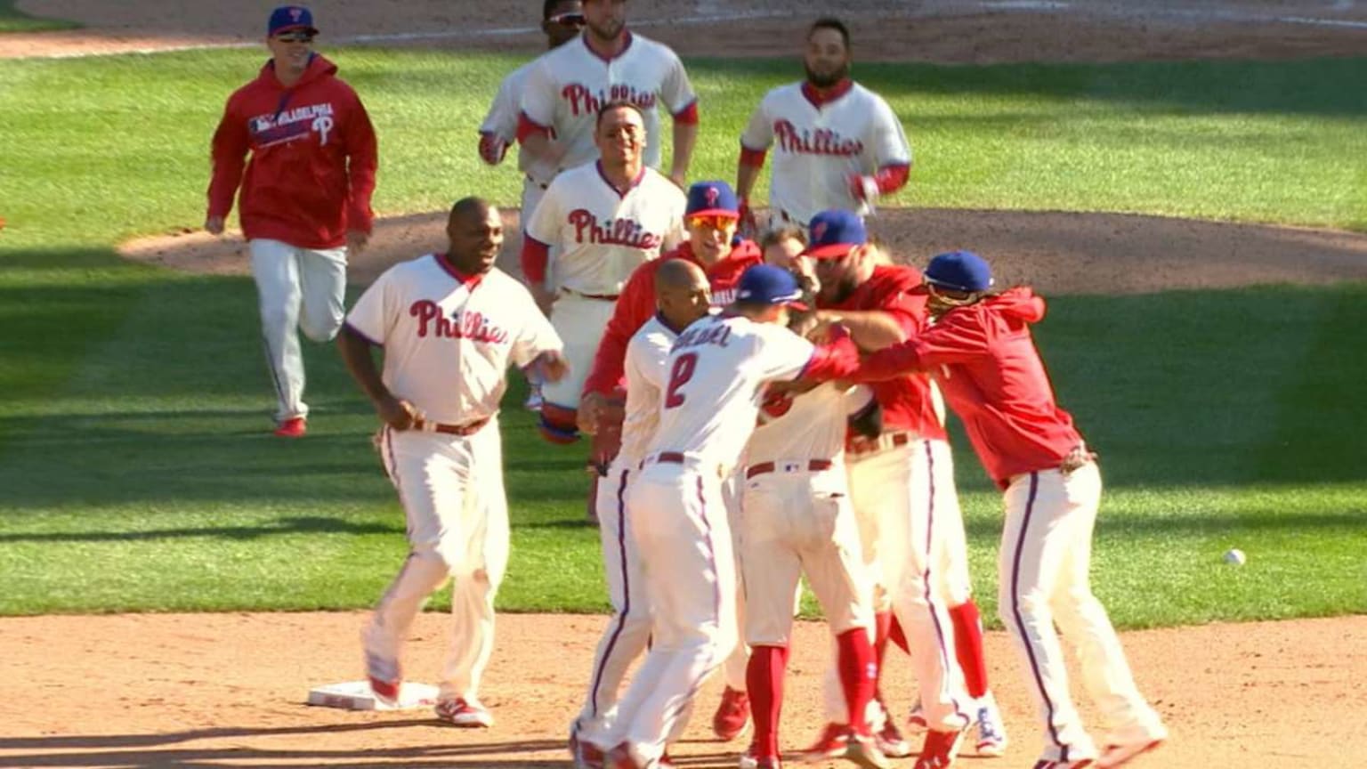 Reliever who bolted Red Sox for Phillies gets dramatic save to clinch NLDS  