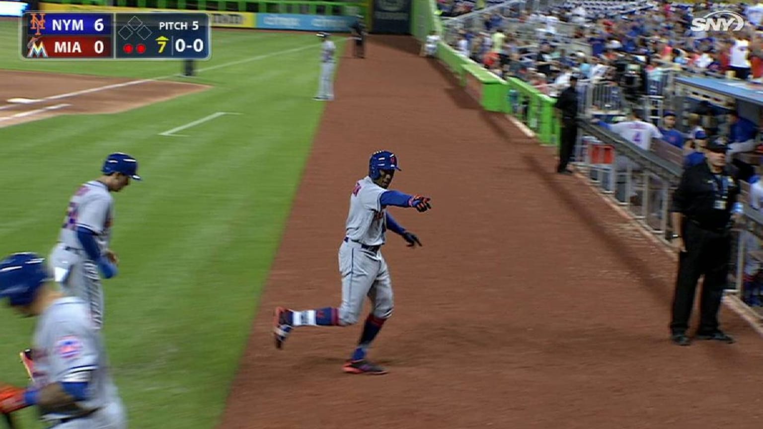 New outfielder Curtis Granderson finds a role in Dodgers' 3-0