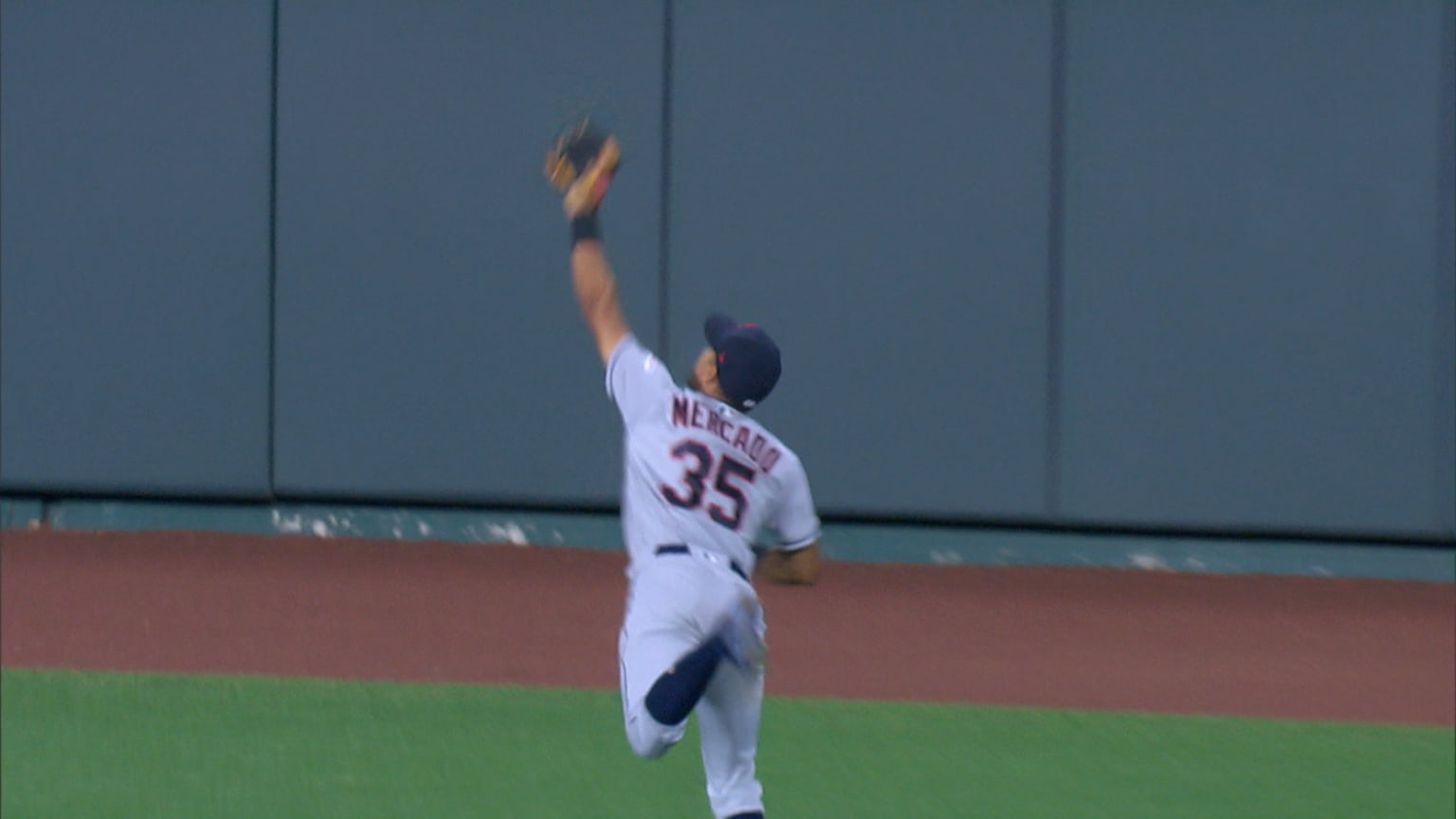 Mercado's leaping catch | 07/03/2019 | Cleveland Indians