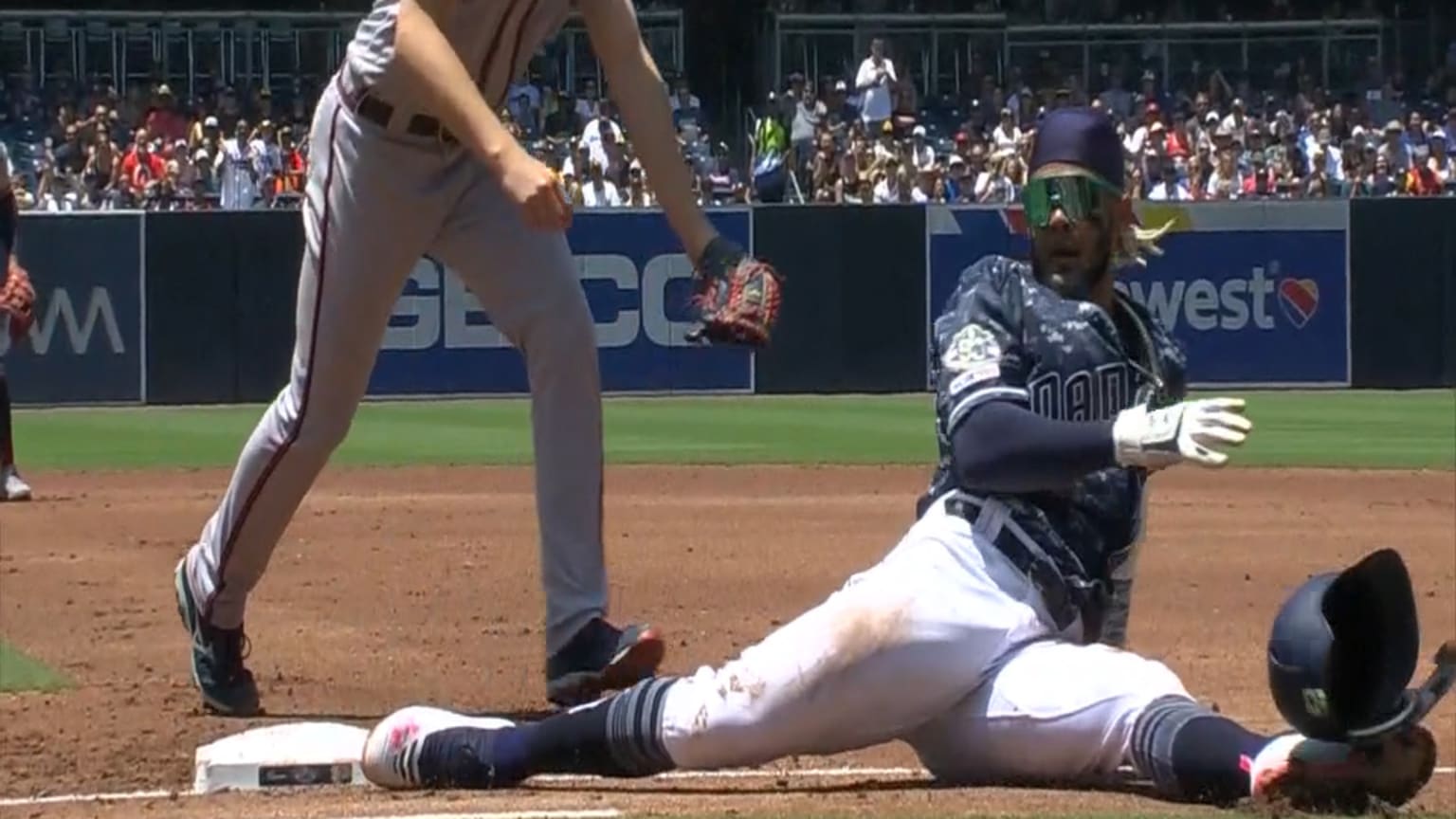ATL@SD: Tatis Jr. slides into first to escape rundown | 07/14/2019 ...