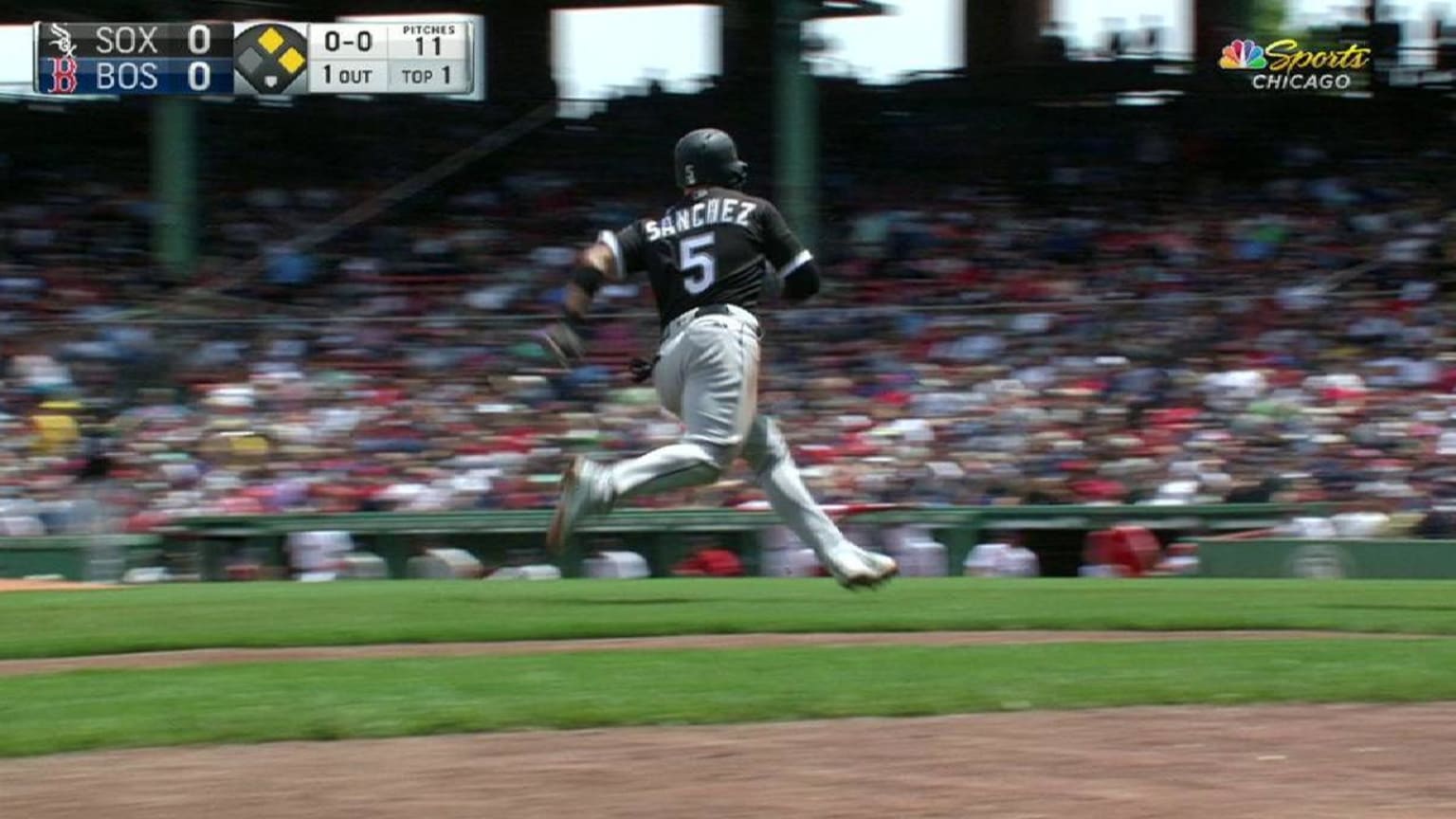 Abreu's wall-ball RBI double | 06/10/2018 | Chicago White Sox