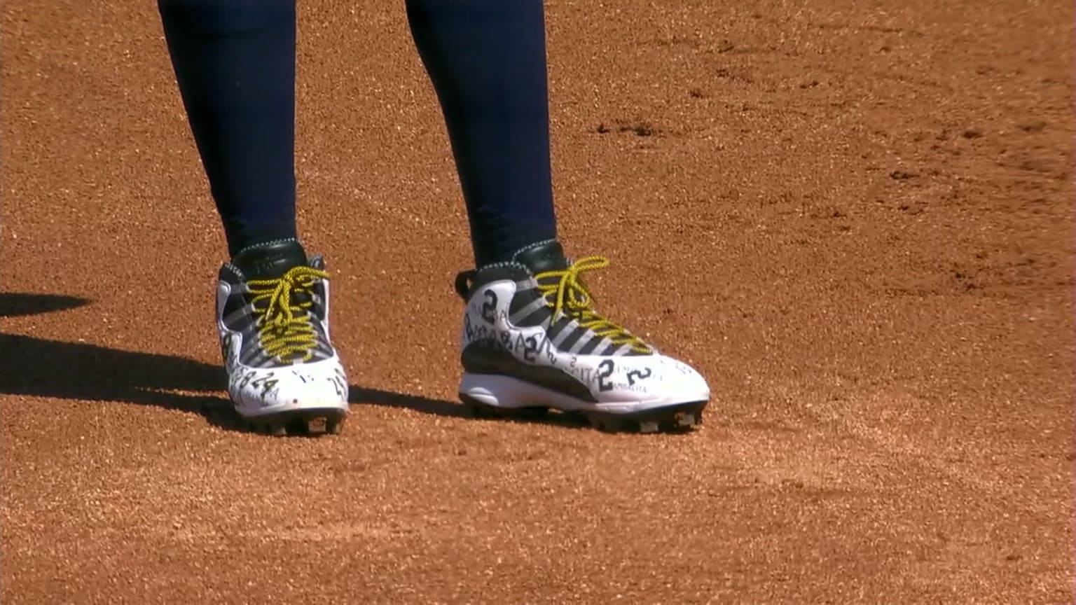 vladimir guerrero jr kobe cleats