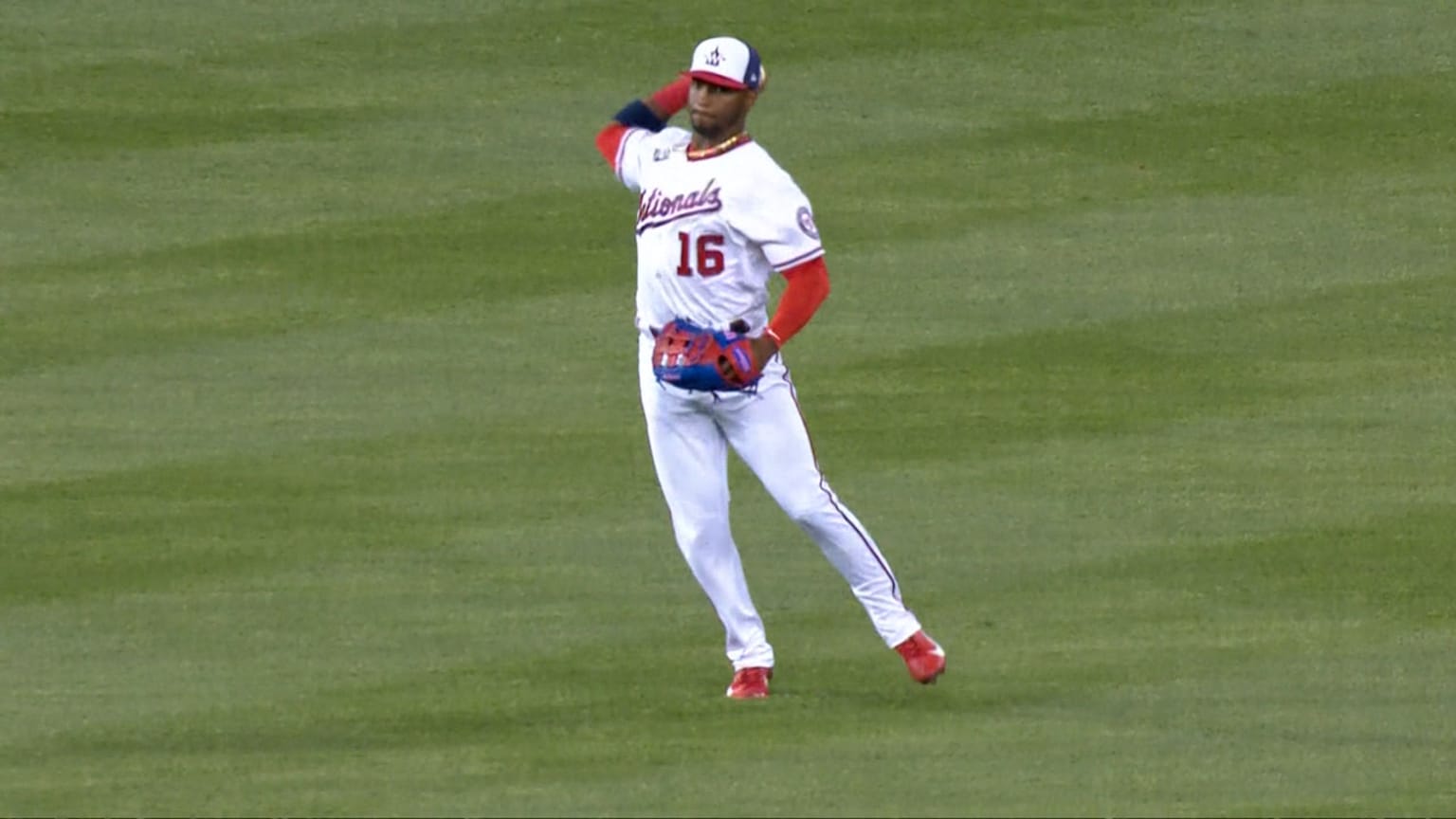 Victor Robles' outfield assist 04/22/2022 Washington Nationals