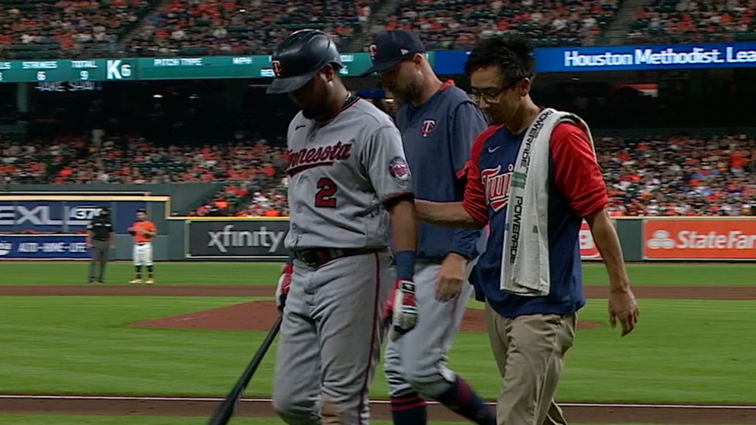 Arraez leaves the game following potential injury | 08/06/2021 | MLB.com
