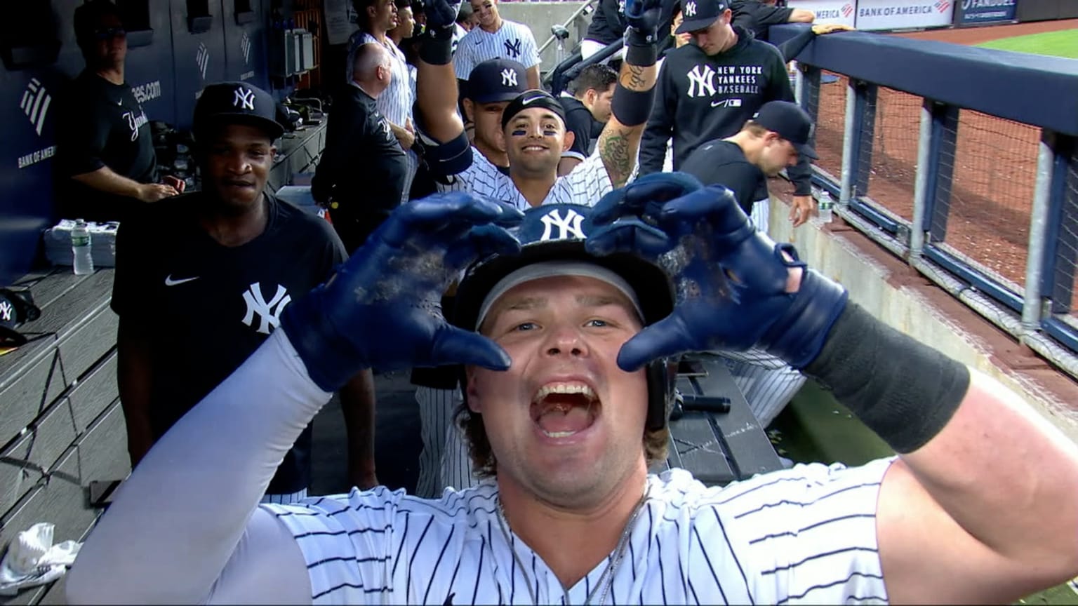 Luke Voit drills fastball for go-ahead home run