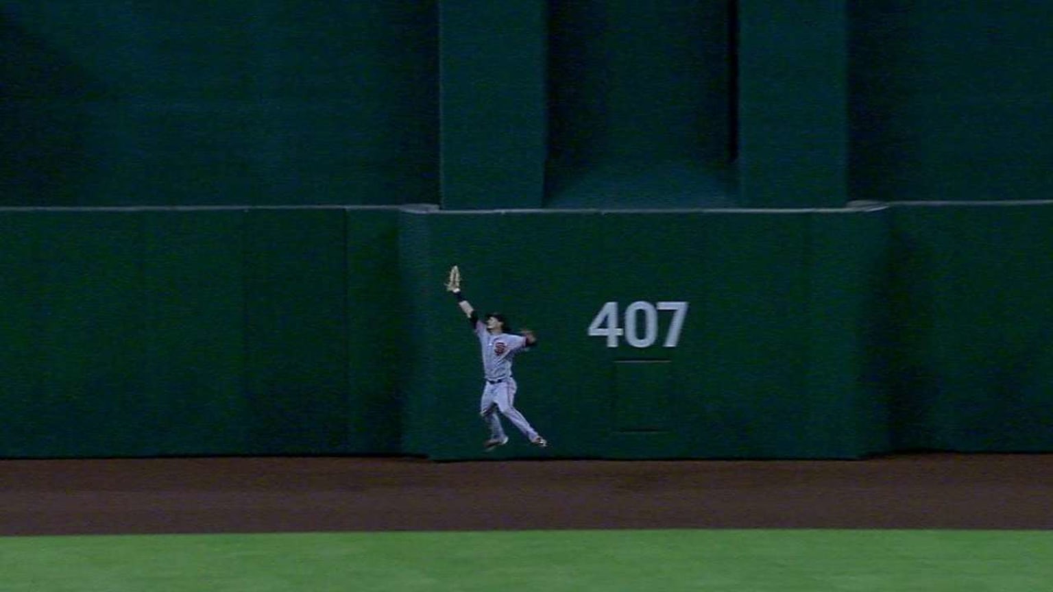 Parker's running grab | 07/03/2016 | MLB.com