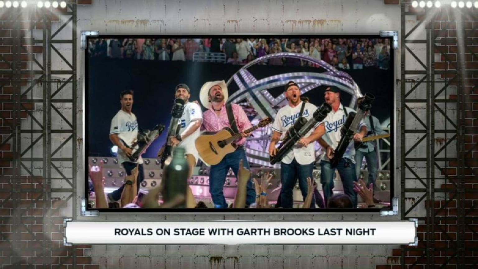 Royals at Garth Brooks concert, 05/07/2017