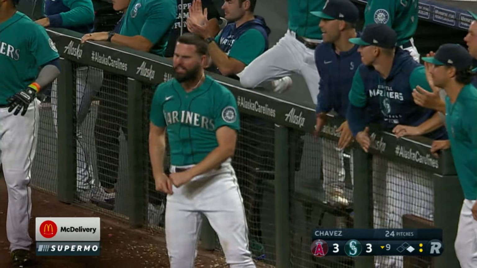 Ty France pega el hit del empate 06/08/2022 Los Mariners de Seattle