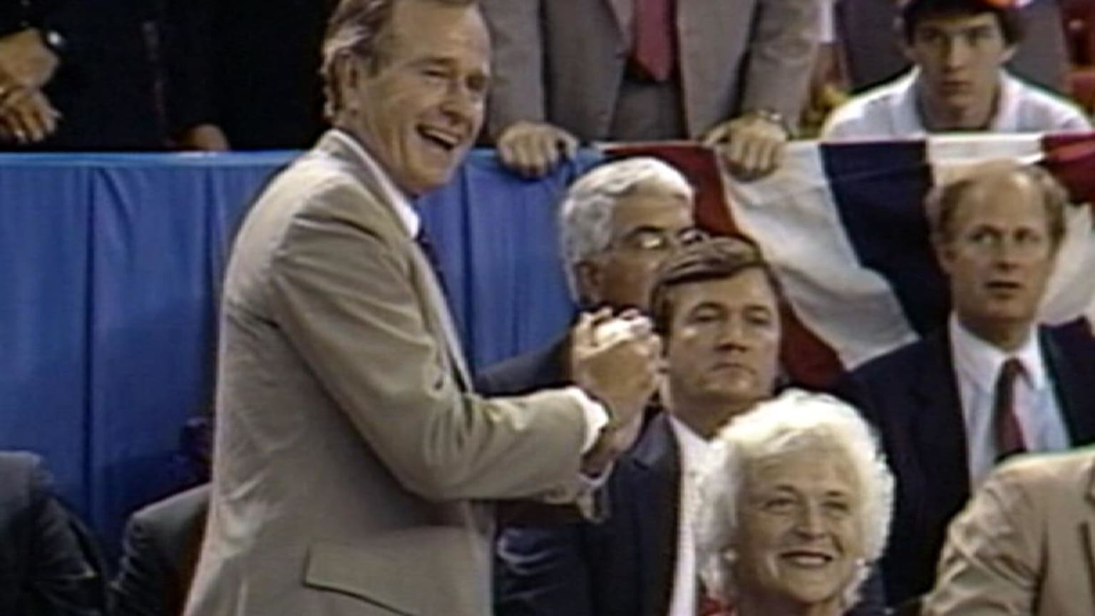 1986 ASG: George H.W. Bush throws out first pitch | 07/15/1986 ...