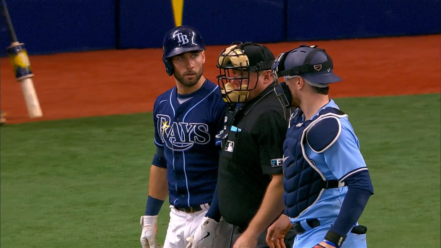 Re: [新聞] 滑回本壘「偷」小抄　光芒Kiermaier強調