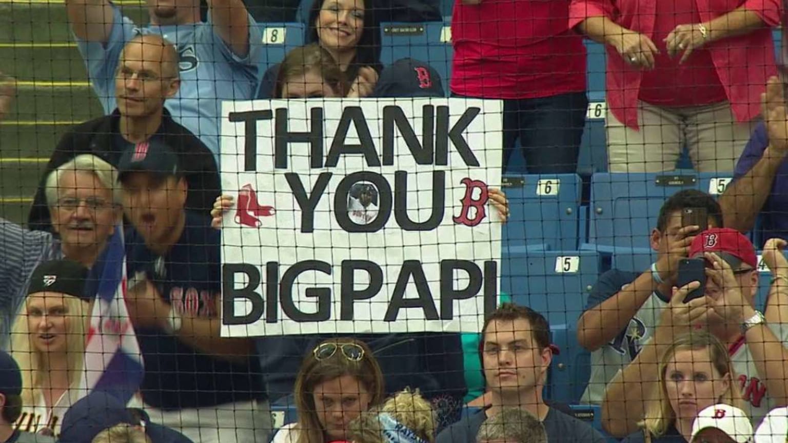 Papi gets a standing ovation 09/25/2016