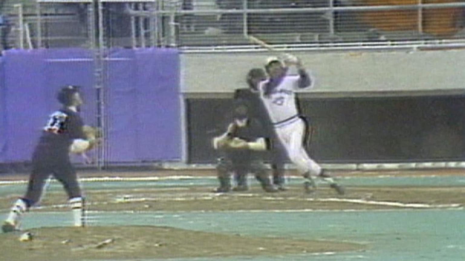 First home run in Jays history, 04/07/1977