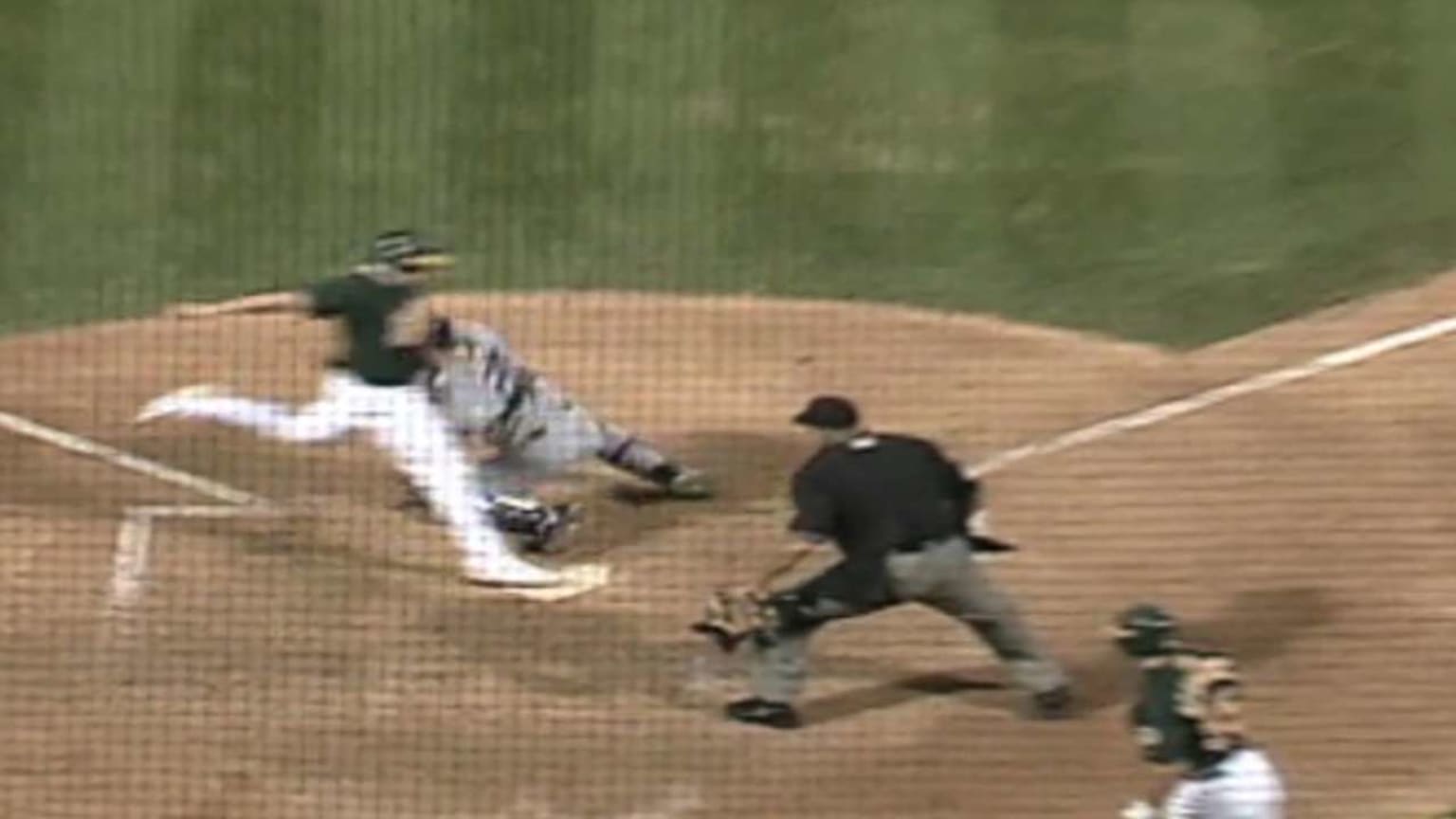 NYY@OAK Gm 3: Jeter cuts down runner with iconic flip | 10/14/2001 ...