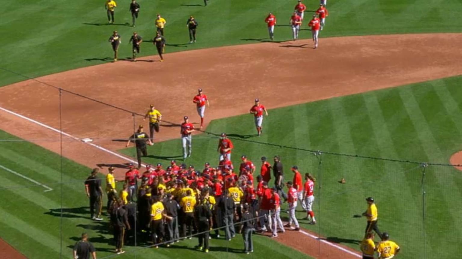 Tempers flare, benches clear 09/25/2016 Washington Nationals