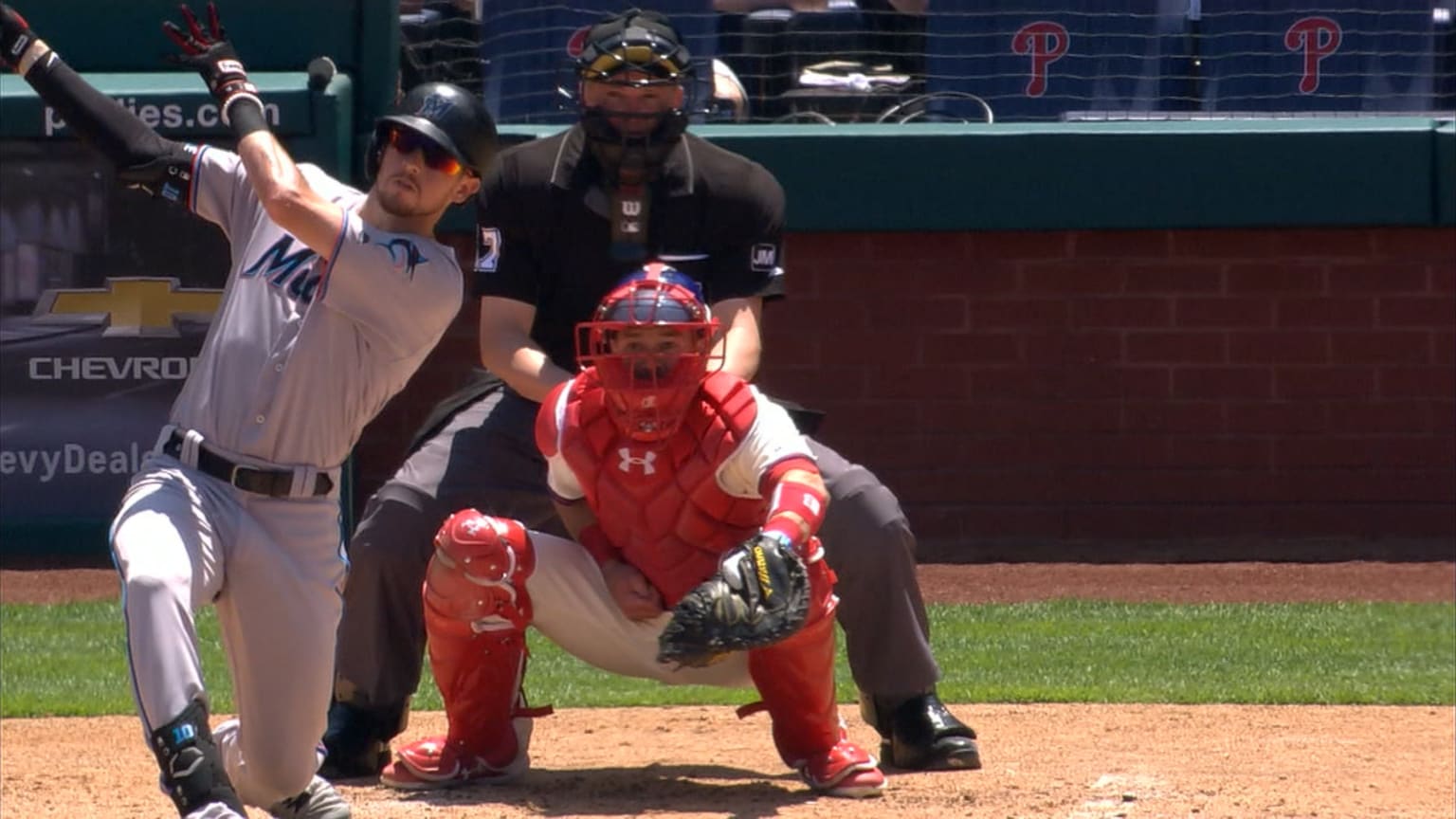 MIA@PHI: Riddle crushes a 2-run homer to right field | 06/23/2019 ...
