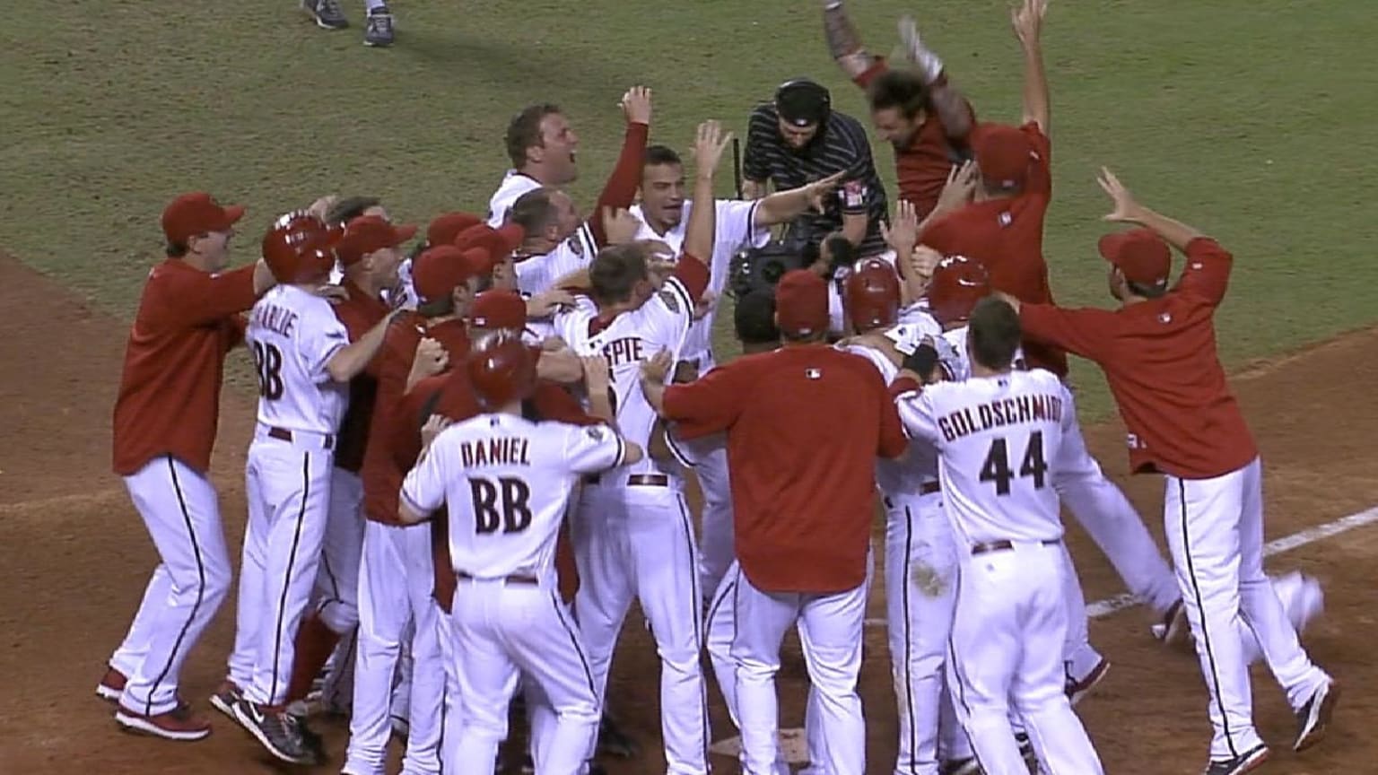 Roberts' Walk-Off Blast Sends UE Past Valpo, 4-3 - University of