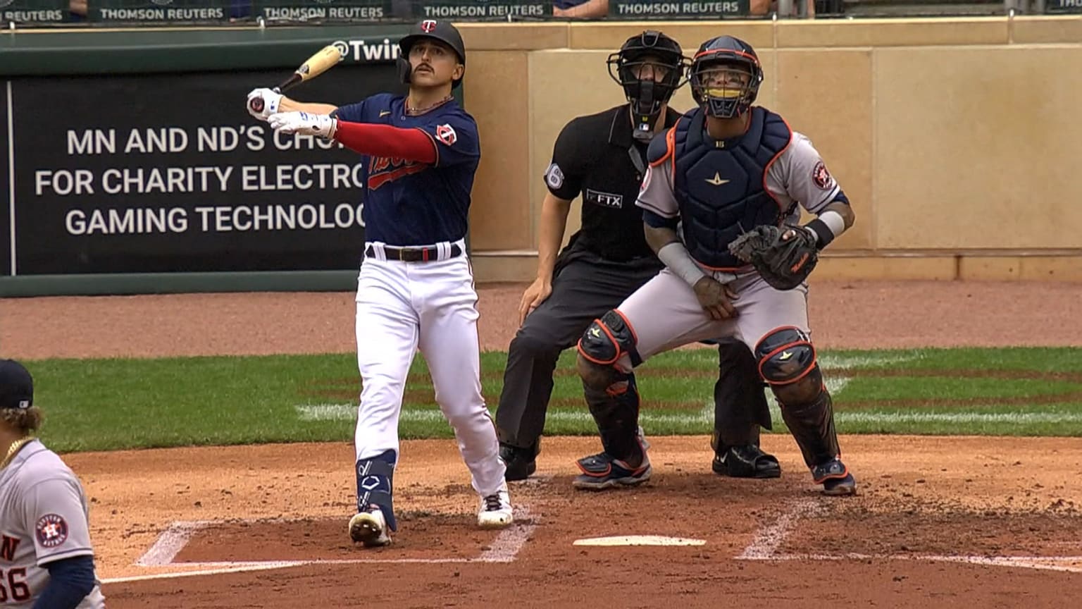 Mark Contreras lifts a sac fly to center in first AB | 05/12/2022