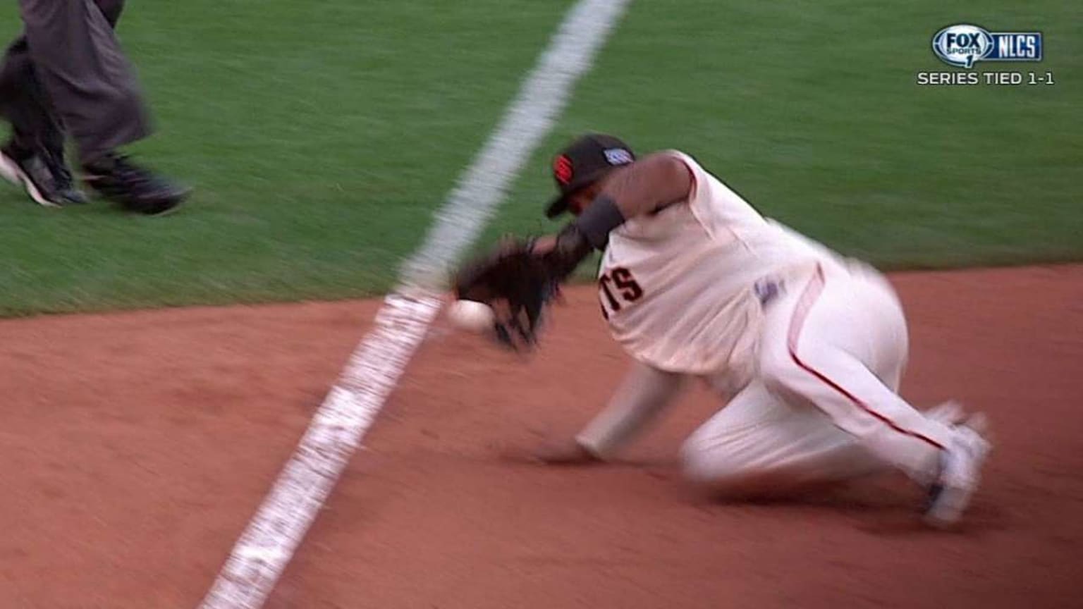 NLCS Gm3 Panda dives, makes long throw for the out 10/14/2014 Los