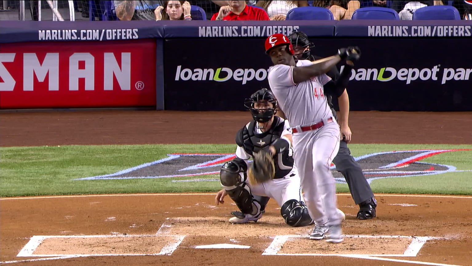 Aristides Aquino s Two run Single 08 02 2022 Atlanta Braves
