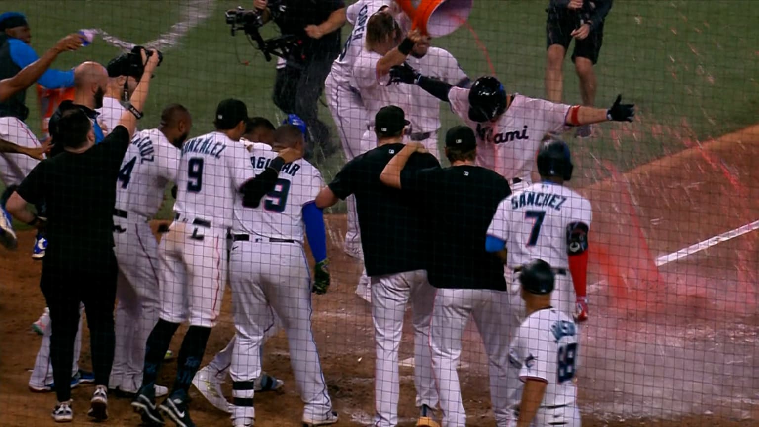 Nick Fortes hits walk-off single for Marlins