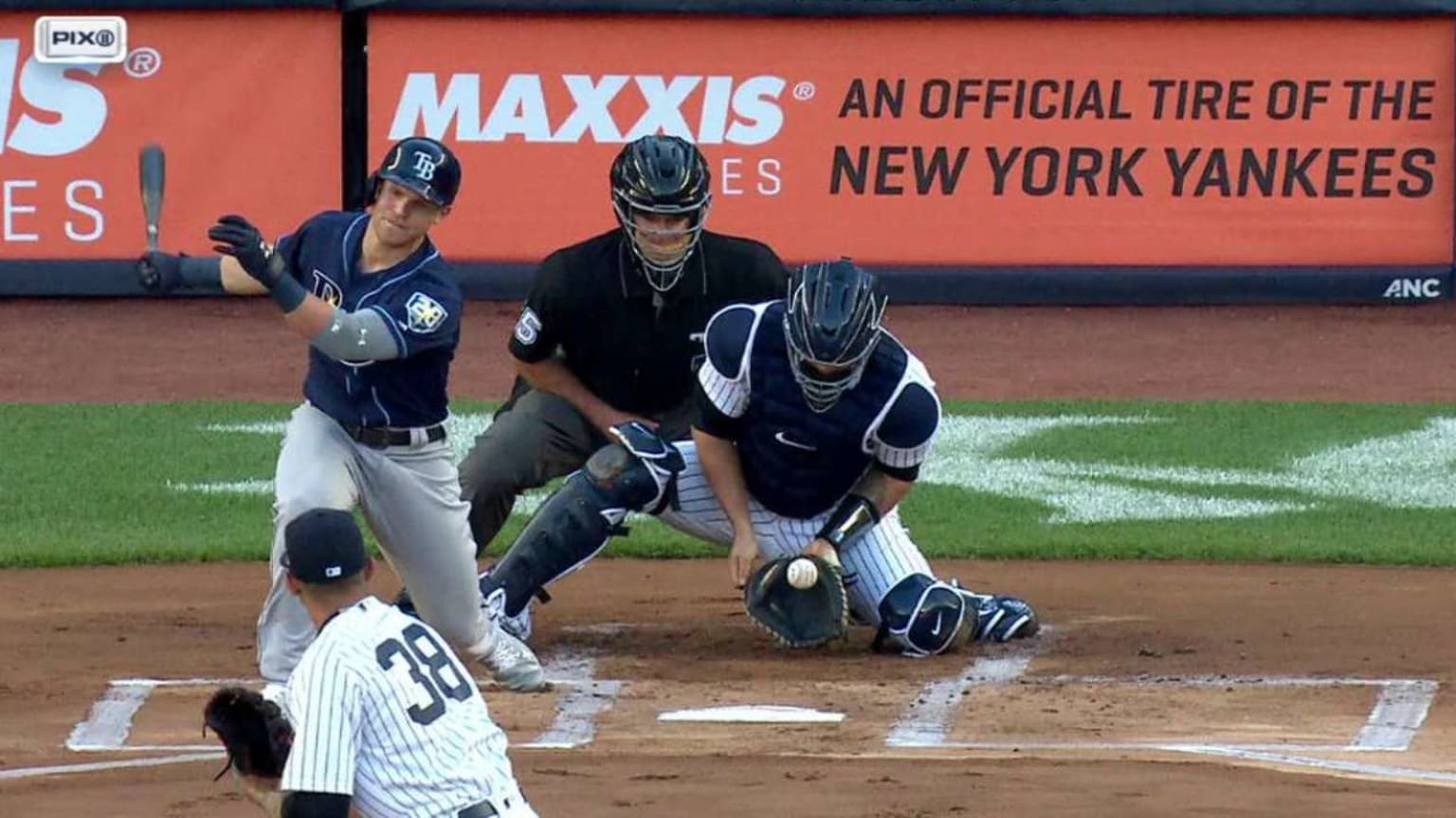 Ex-Yankees SS mocked for trying to bunt: 'Grown man, swing the bat!' 