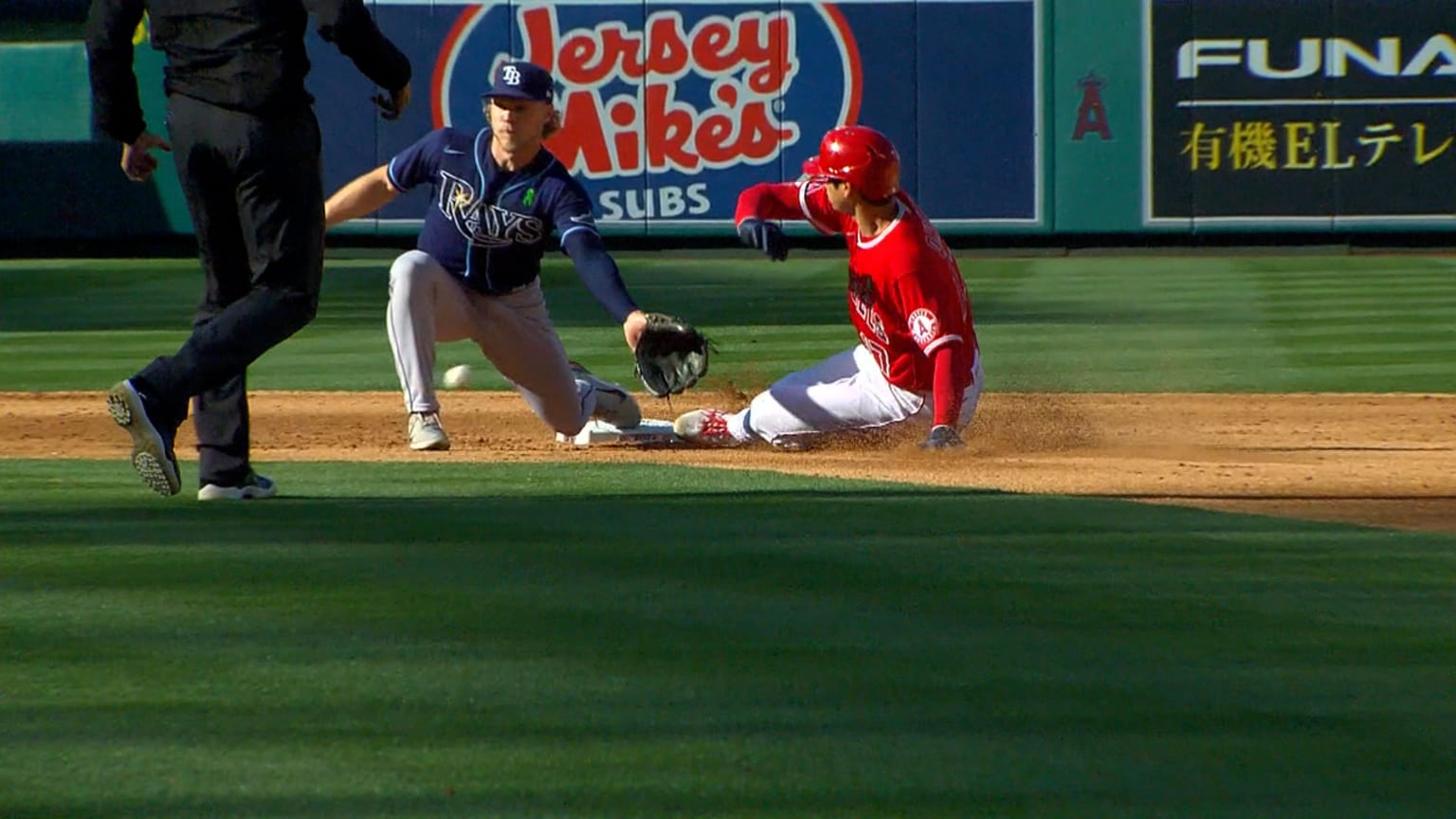 Shohei Ohtani steals second base in the 4th inning | 05/12/2022 | Los ...