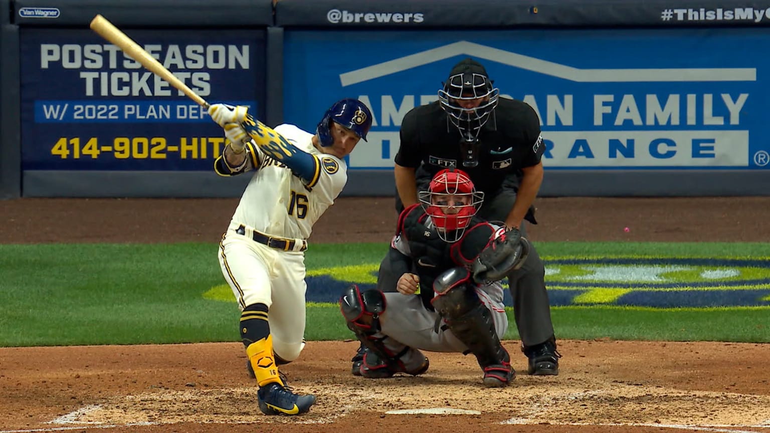 Kolten Wong drives in three runs 08/24/2021 Milwaukee Brewers