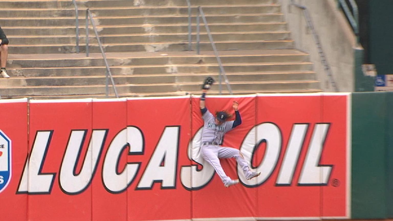 Must C: Gamel&*39;s incredible grab | 08/09/2017 | MLB.com