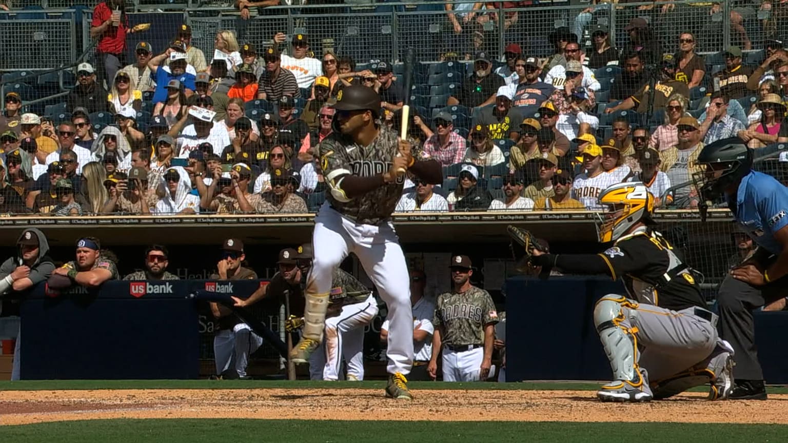 Padres' Grisham walks it off vs Pirates, his 2nd of career