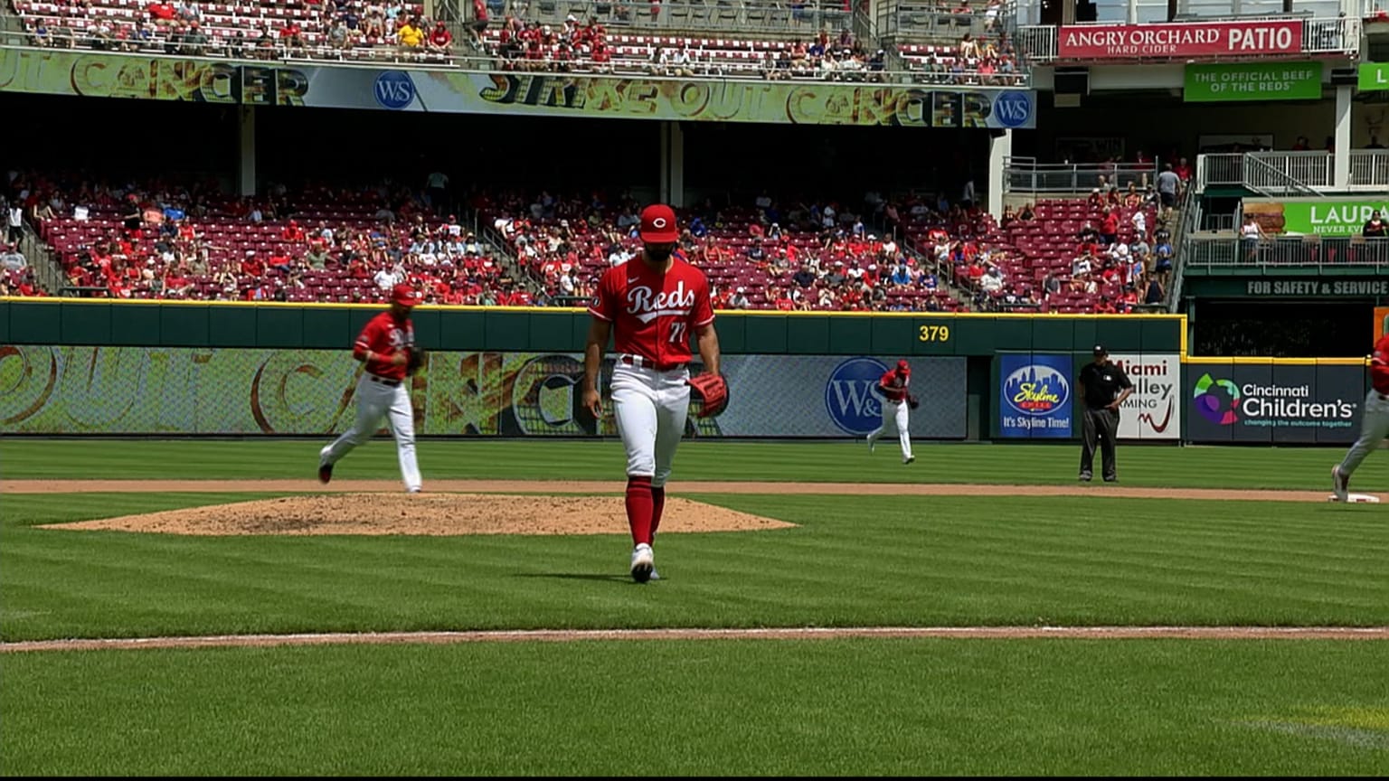 Art Warren fans Ronald Acuña Jr. 06/27/2021 Cincinnati