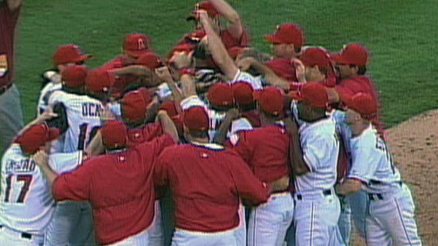 Angels win first playoff series 10/05/2002 Los Angeles Angels