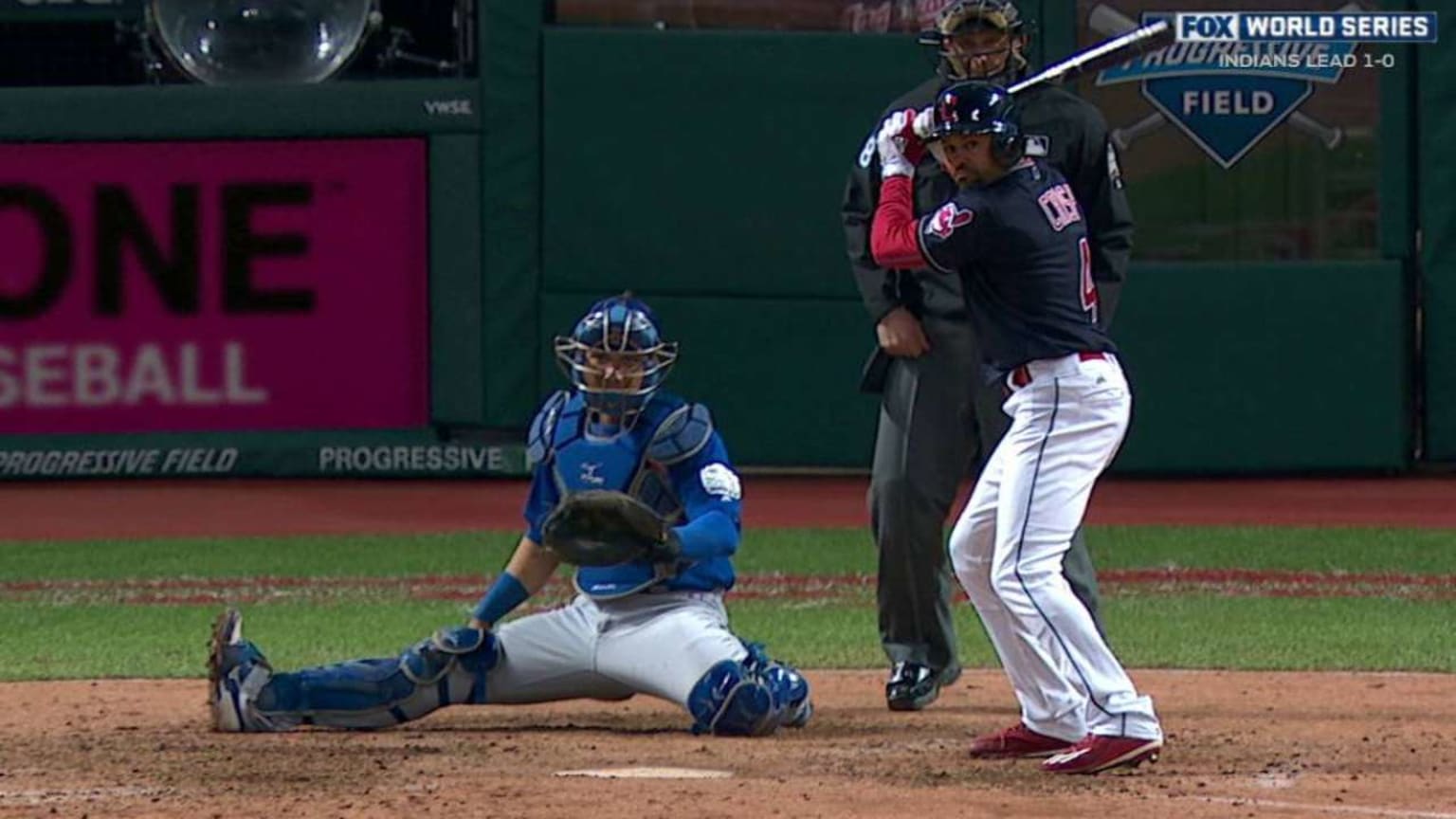 Contreras catches while sitting 10/26/2016