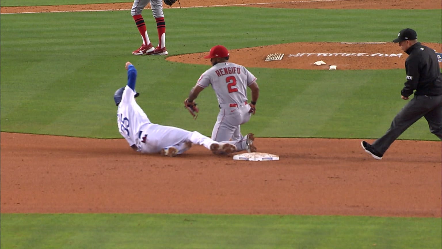 Cody Bellinger is called safe after review | 06/15/2022 | Los Angeles ...