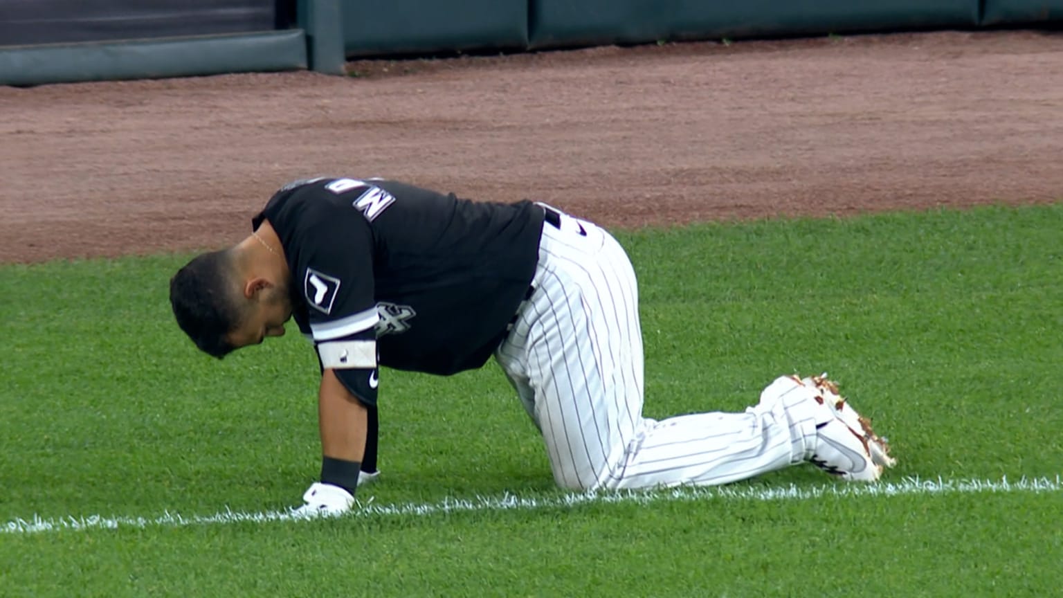 Nick Madrigal Leaves With Injury 06 09 2021 Chicago White Sox