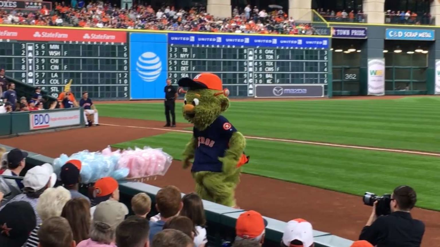 Astros mascot Orbit booed at Home Run Derby
