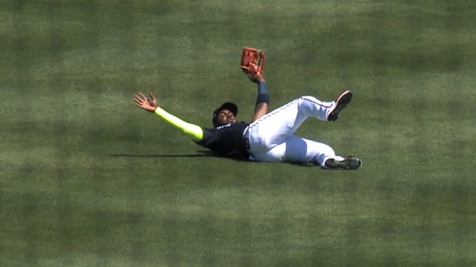 Marcell Ozuna's sliding catch | 03/14/2021 | Atlanta Braves