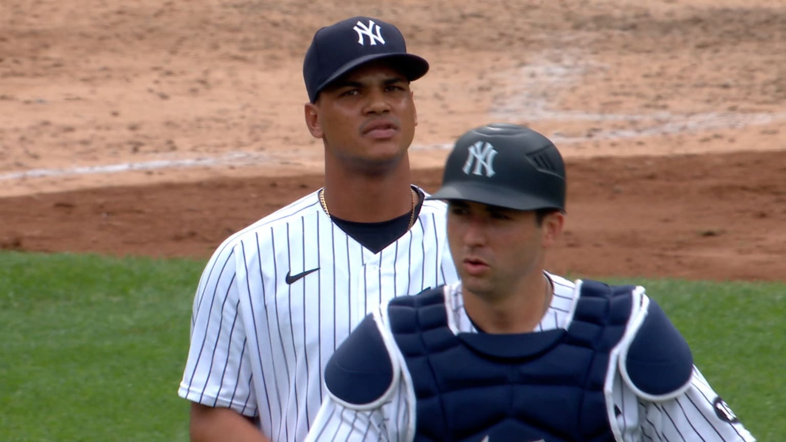 Abreu gets Gordon to pop out for the final out | 08/21/2021 | Kansas