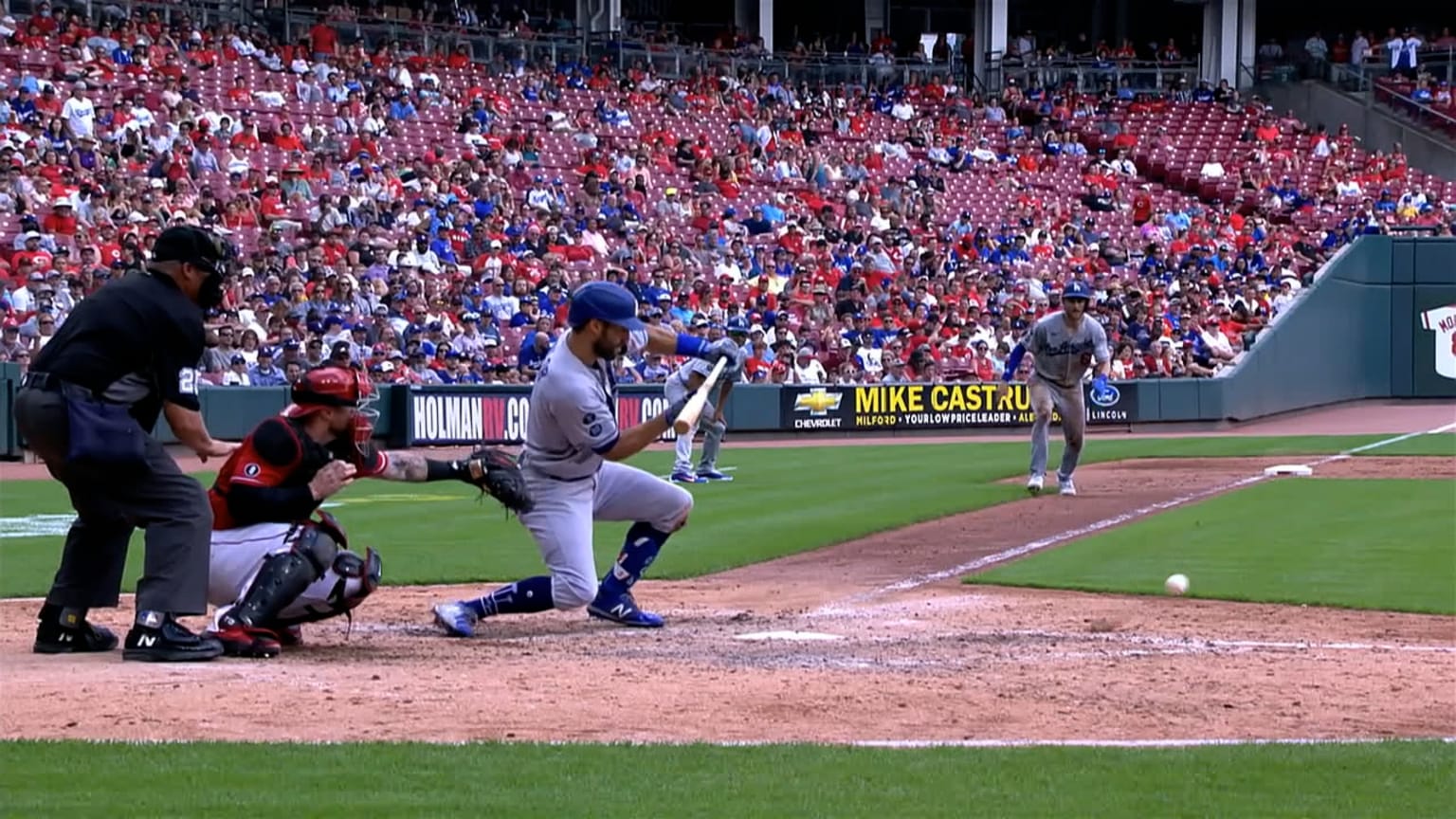 Chris Taylor s Sacrifice Bunt 09 18 2021 Cincinnati Reds