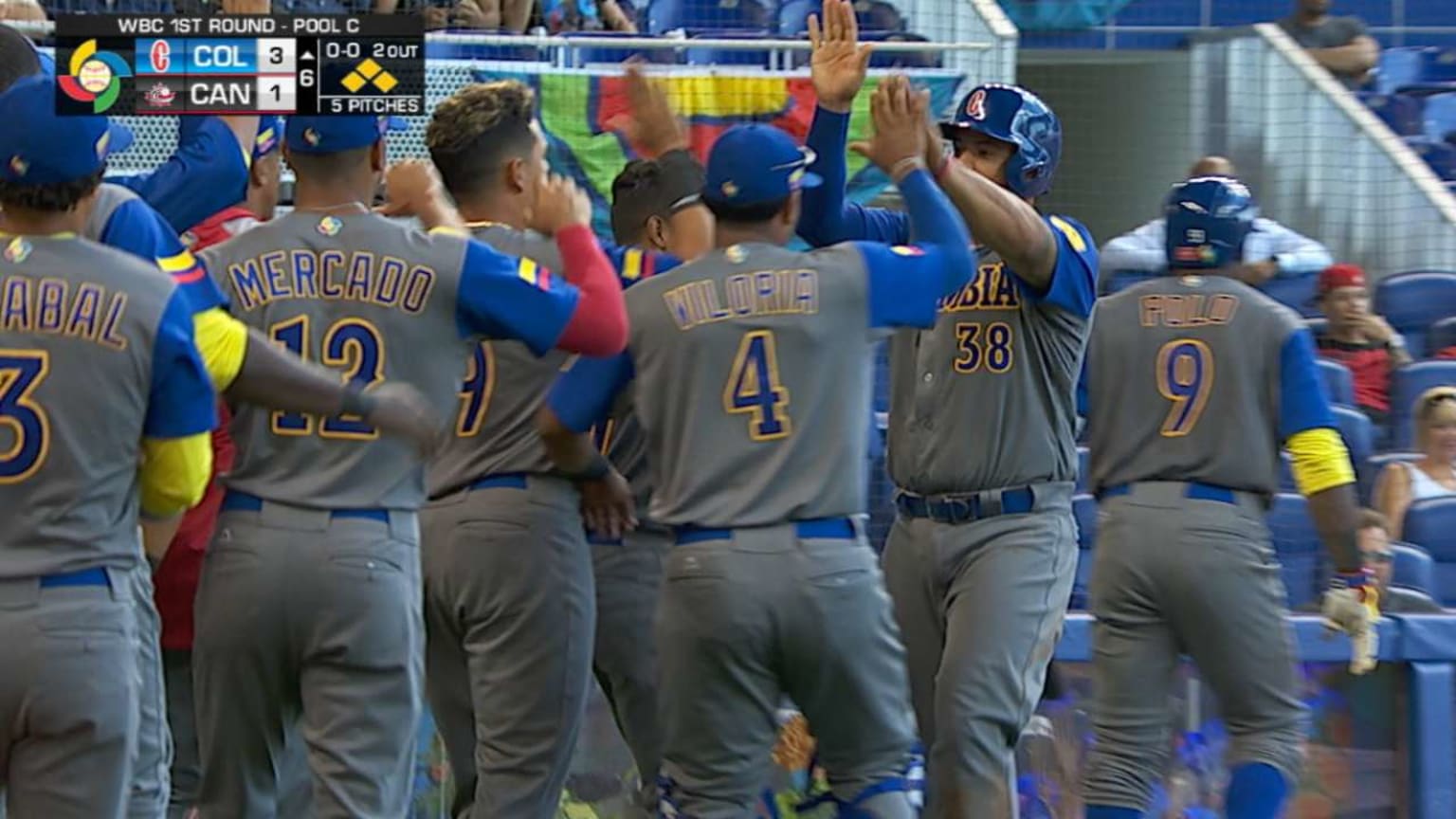 J. Solano negocia boleto