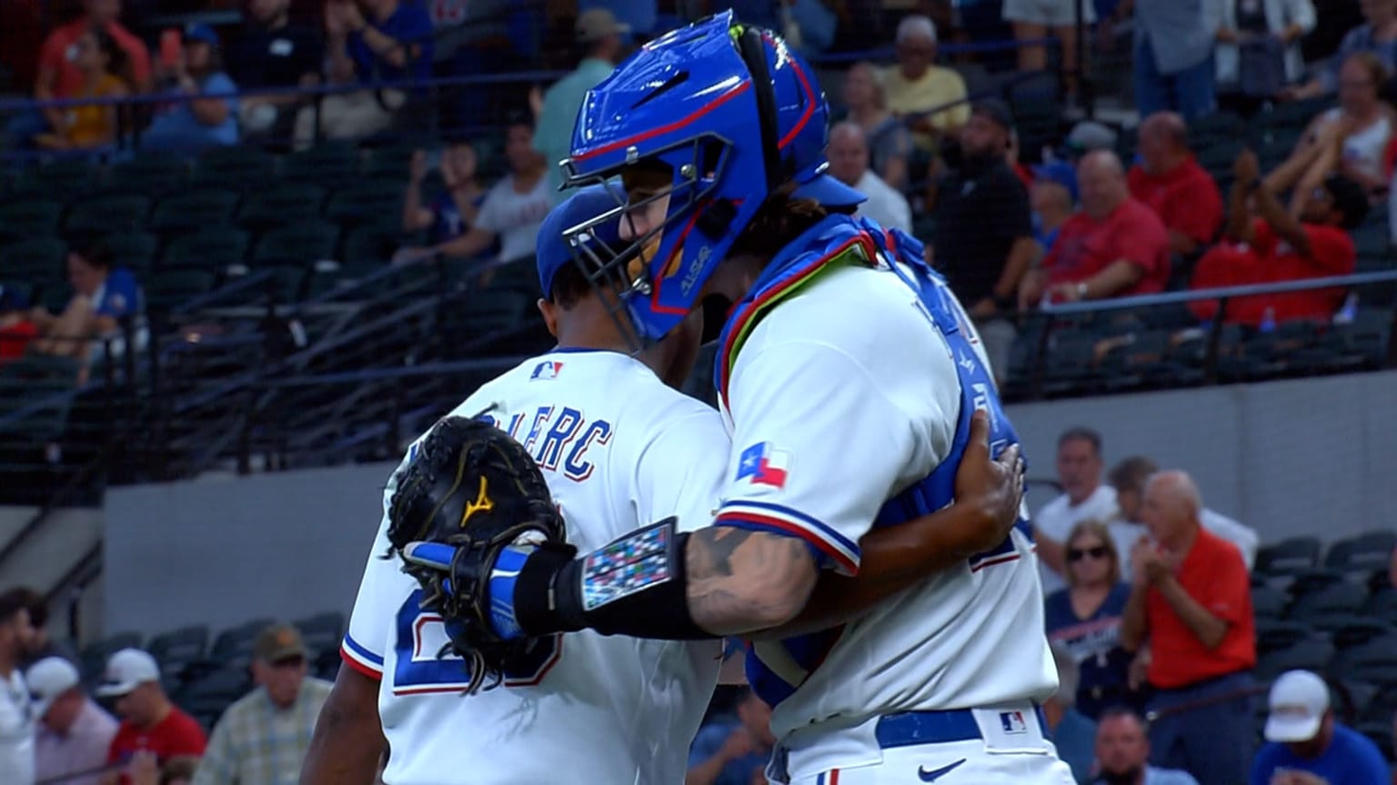 Bubba Thompson catches final out 08/18/2022 Texas Rangers