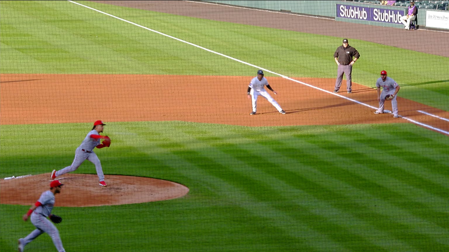 Castillo�s balk, Trejo to second 05/13/2021 Cincinnati