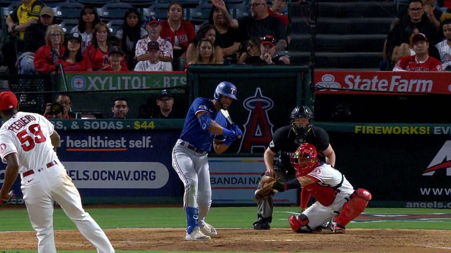 Duran scores on wild pitch 07/29/2022 Texas Rangers