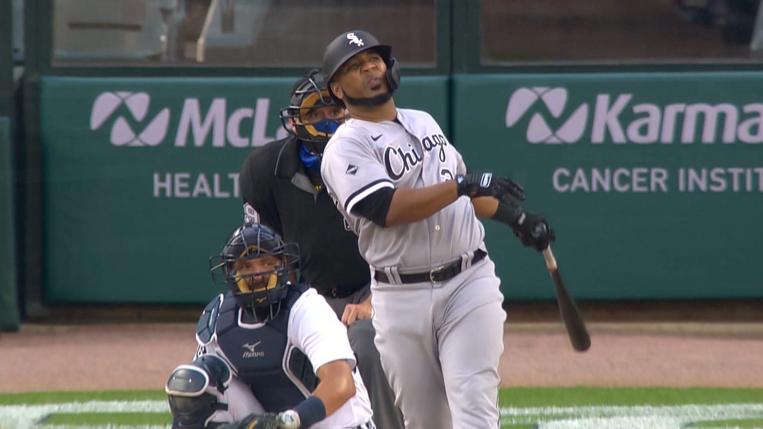 Edwin Encarnación's solo home run 08/11/2020 Milwaukee Brewers